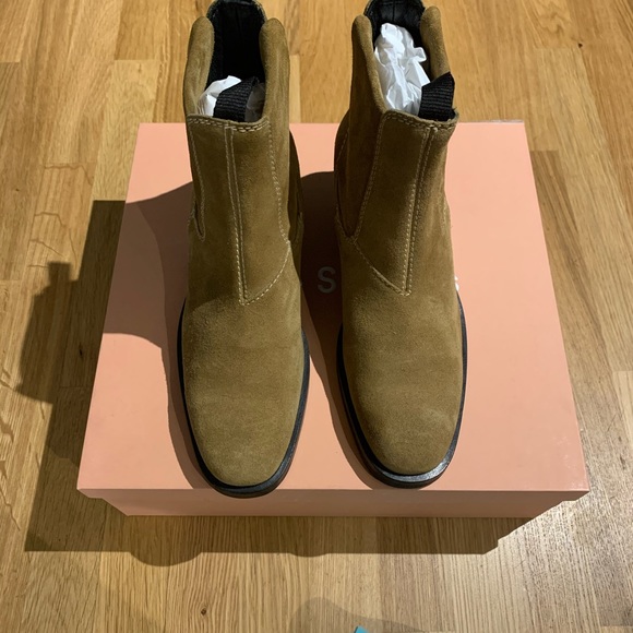 ACNE STUDIOS - Sand Beige Suede Ankle Boots - Picture 2 of 16